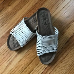 Walking Cradles white woven flat sandals EUC